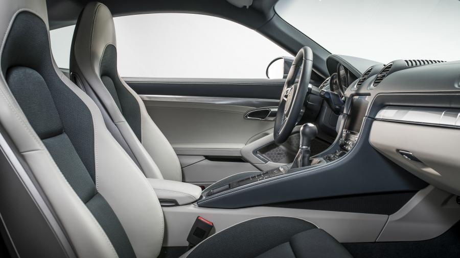Интерьер Porsche 718 Cayman 2016 года  (фото 33 из 33)